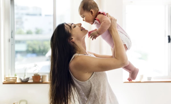 "Wir sind stolz darauf  hochwertige milde und natürliche IVF anzubieten und großartige Ergebnisse zu erzielen, indem wir uns auf die Qualität und nicht auf die Menge der Eizellen und Embryonen konzentrieren. Wir helfen allen Frauen, egal ob sie heterosexuell, lesbisch oder alleinstehend sind.“